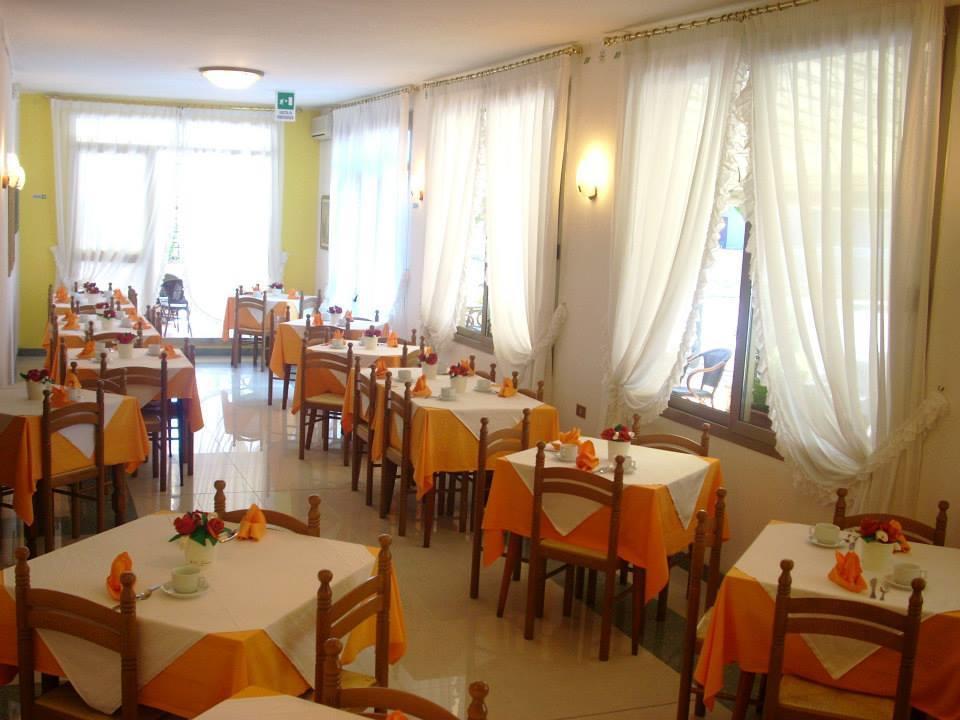 Hotel Fornaro กาออร์เล ภายนอก รูปภาพ